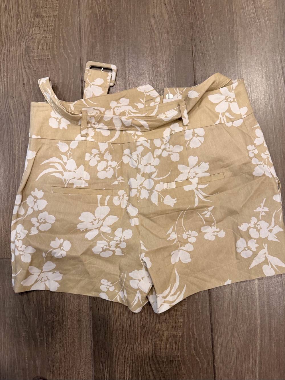 Veronica Beard Beige Floral Tie-Waist Women's Shorts - Picture 4 of 4